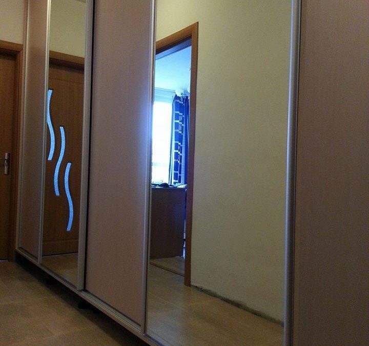 Гардероб по поръчка с плъзгащи врати