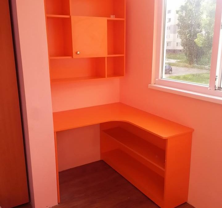 Детски кът с бюро